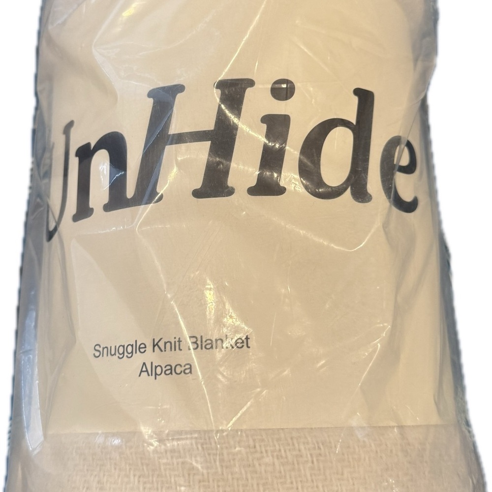 UnHide Cream Snuggle Knit Blanket